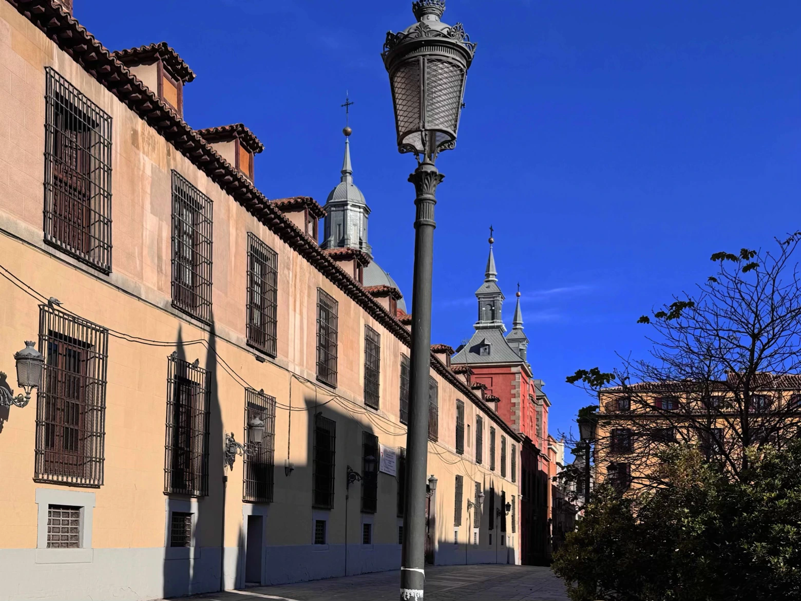 Fachada general del albergue